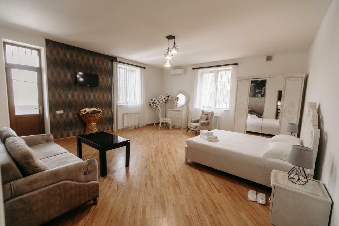 Castle Family Hotel Γιερεβάν Εξωτερικό φωτογραφία