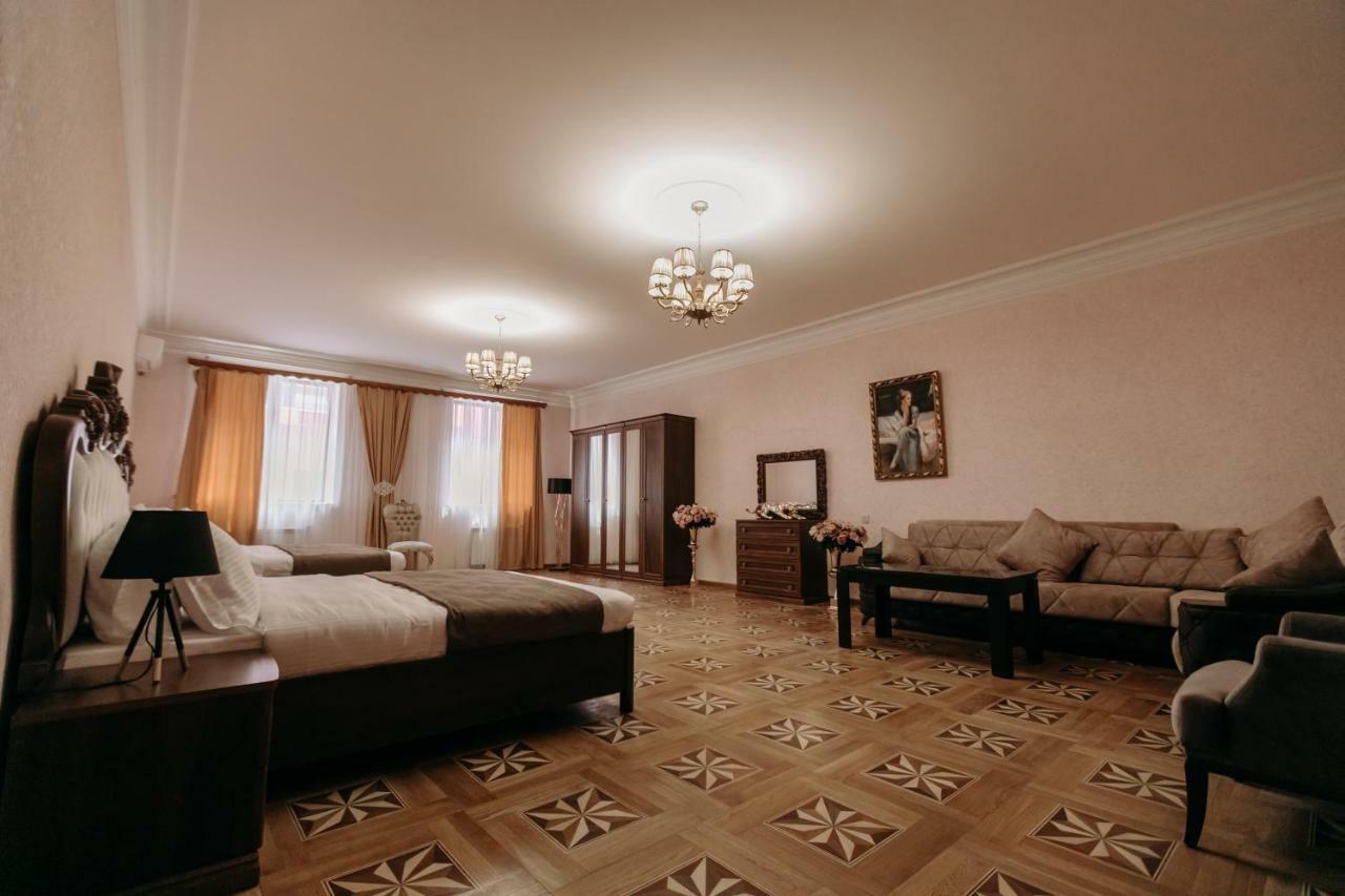 Castle Family Hotel Γιερεβάν Εξωτερικό φωτογραφία