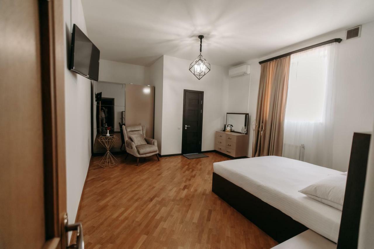 Castle Family Hotel Γιερεβάν Εξωτερικό φωτογραφία