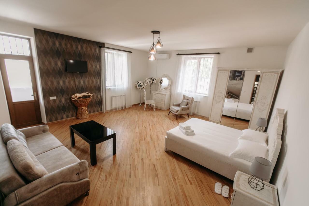 Castle Family Hotel Γιερεβάν Εξωτερικό φωτογραφία