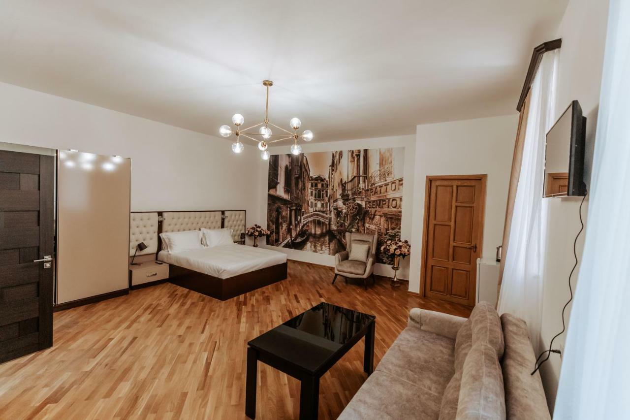 Castle Family Hotel Γιερεβάν Εξωτερικό φωτογραφία