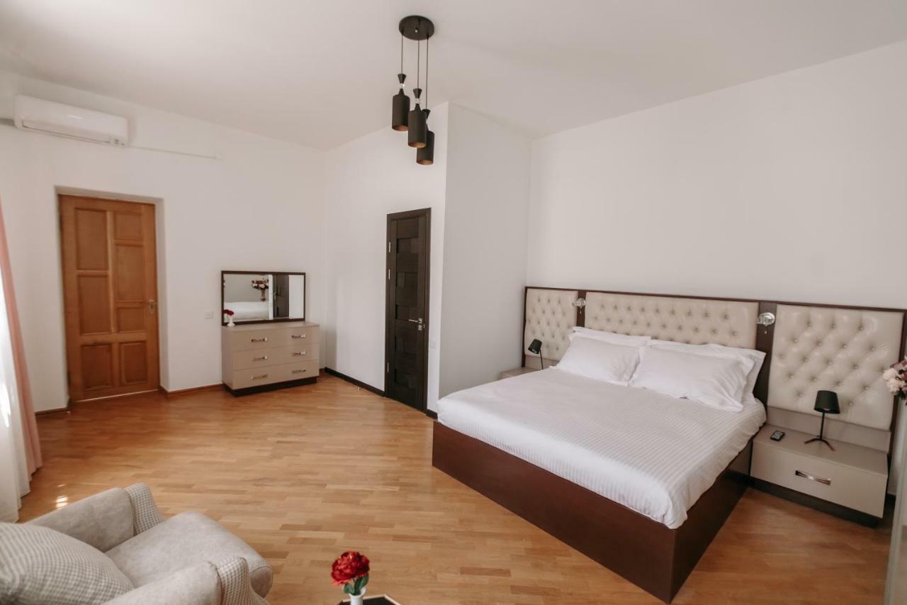 Castle Family Hotel Γιερεβάν Εξωτερικό φωτογραφία