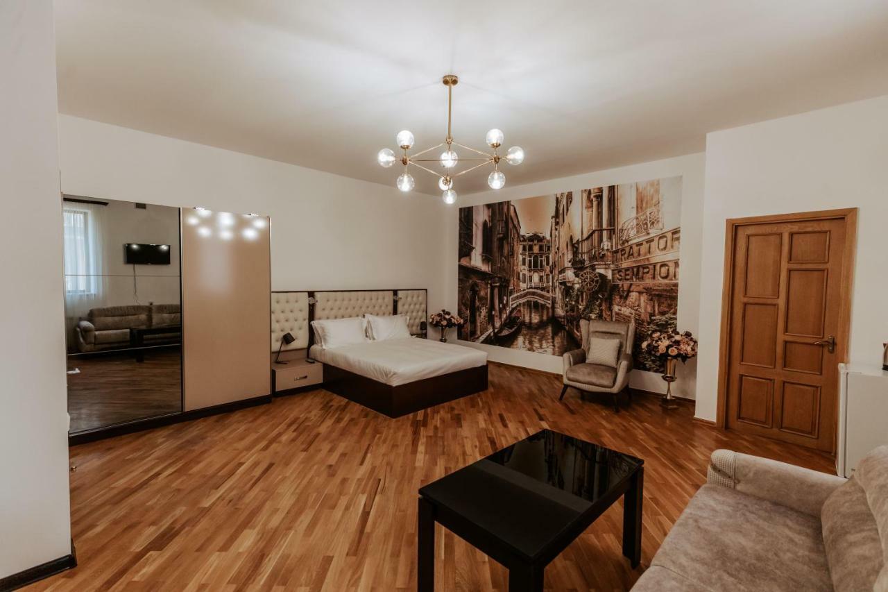 Castle Family Hotel Γιερεβάν Εξωτερικό φωτογραφία