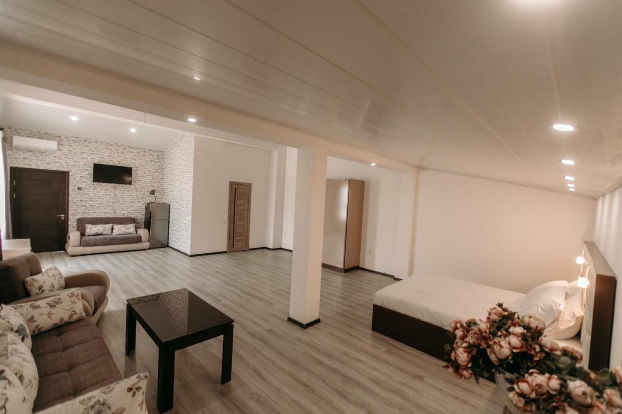 Castle Family Hotel Γιερεβάν Εξωτερικό φωτογραφία
