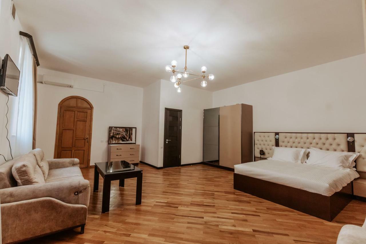 Castle Family Hotel Γιερεβάν Εξωτερικό φωτογραφία