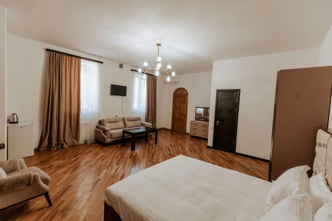 Castle Family Hotel Γιερεβάν Εξωτερικό φωτογραφία